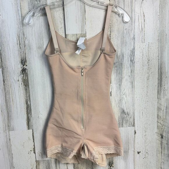 Fajas colombianas shapewear bodysuit nude-colorSize medium (fits smaller)